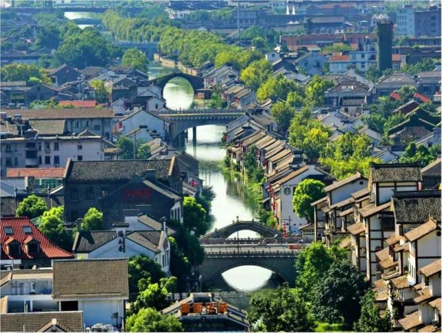 清名桥历史文化街区(以下简称街区)位于无锡市中心南端,以古运河为