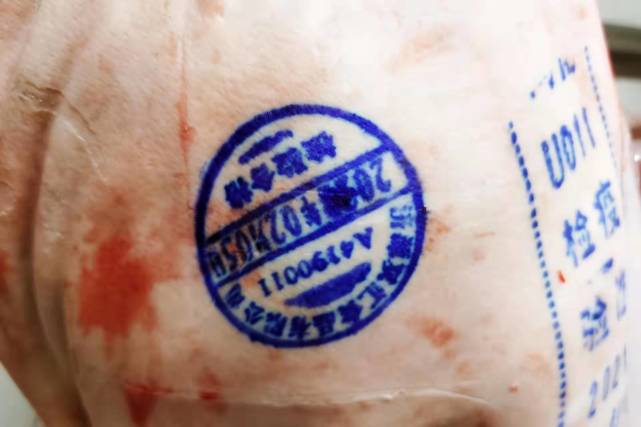 买猪肉时,盖章的猪肉到底能食用吗?这个问题,大多数人难做抉择