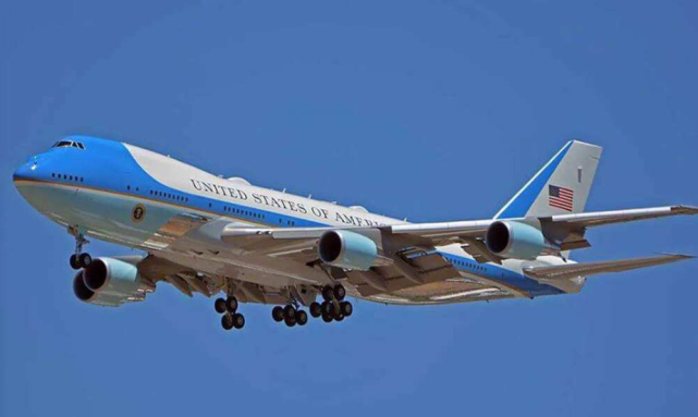 美国的波音747-8f货机属于最新建造出来的新机型,这款飞机体积庞大