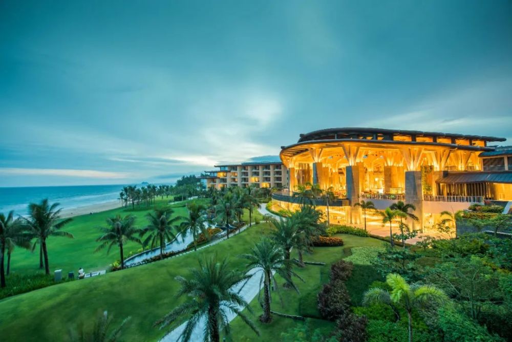 万宁石梅湾威斯汀度假酒店从酒店便可领略壮丽的南中国海景观,绵延数
