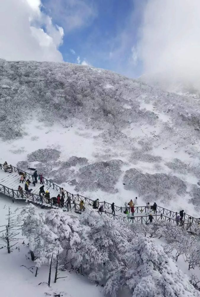 大理下雪了苍山洗马潭雪景美醉了