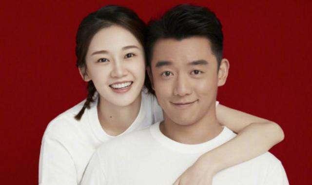郑恺也化身女儿奴女儿近照可爱又调皮苗苗亲自做米线