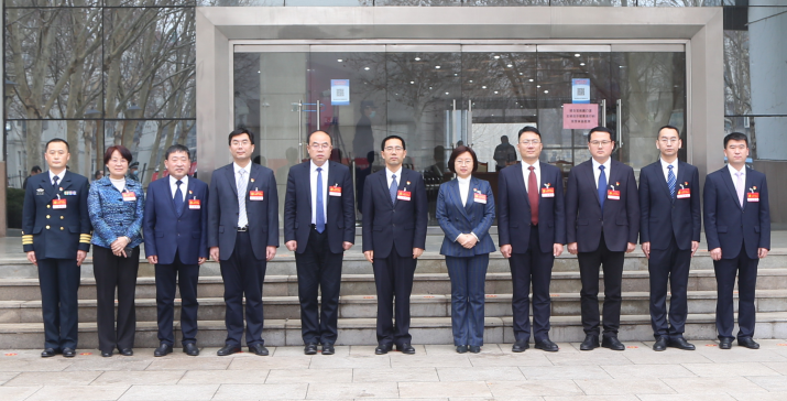 会议选举产生了新一届区委常委和区委书记,副书记,李德刚,李晓红,孙锋