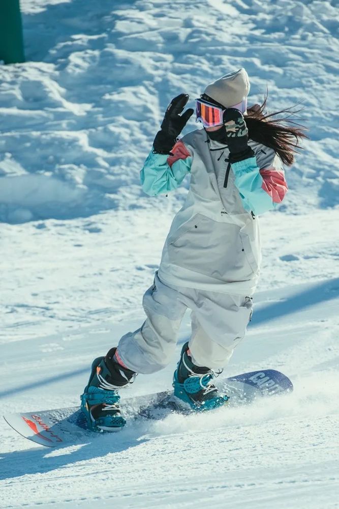 bobby格子结构大幅提升面料耐磨性与抗撕裂性带给滑雪爱好者轻松愉悦