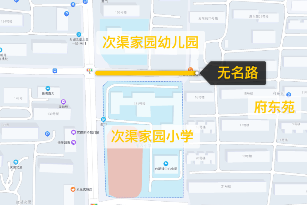 通州区次渠家园小学的北门和次渠家园幼儿园的南门之间,是一条东西