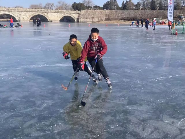 "2022首届卢沟桥晓月湖冰雪运动嘉年华"是在北京市永定河管理处,丰台