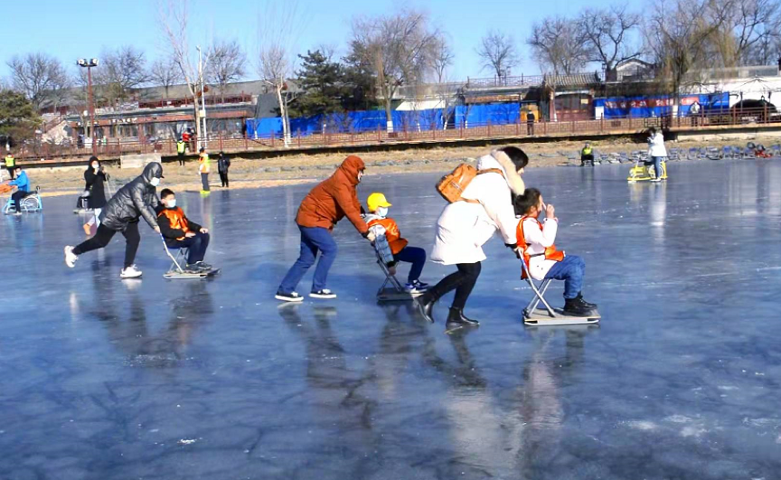 "2022首届卢沟桥晓月湖冰雪运动嘉年华"是在北京市永定河管理处,丰台