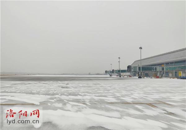 洛阳北郊机场跑道关闭预计12时恢复运行