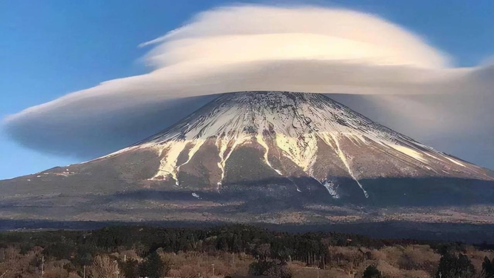 日本富士山能量满载随时爆发喷火口暴增6倍美军或连夜逃跑