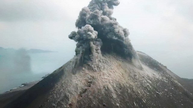 7万人牺牲)坦博拉火山爆发,发生在1815年,当时中国正处于清朝统治时期
