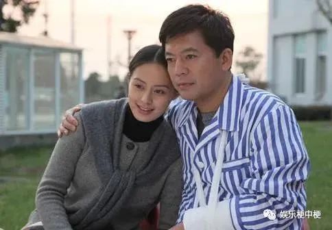 演员何政军去云南拍戏时捡到一个老婆结婚27年零绯闻