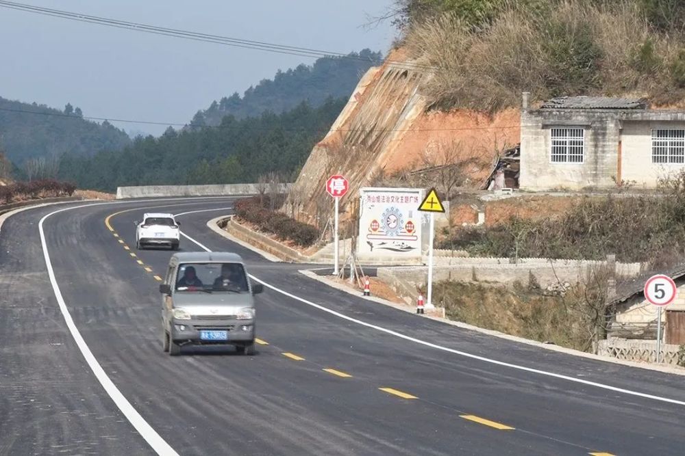 俯瞰s308省道道坪至建中段道路大景