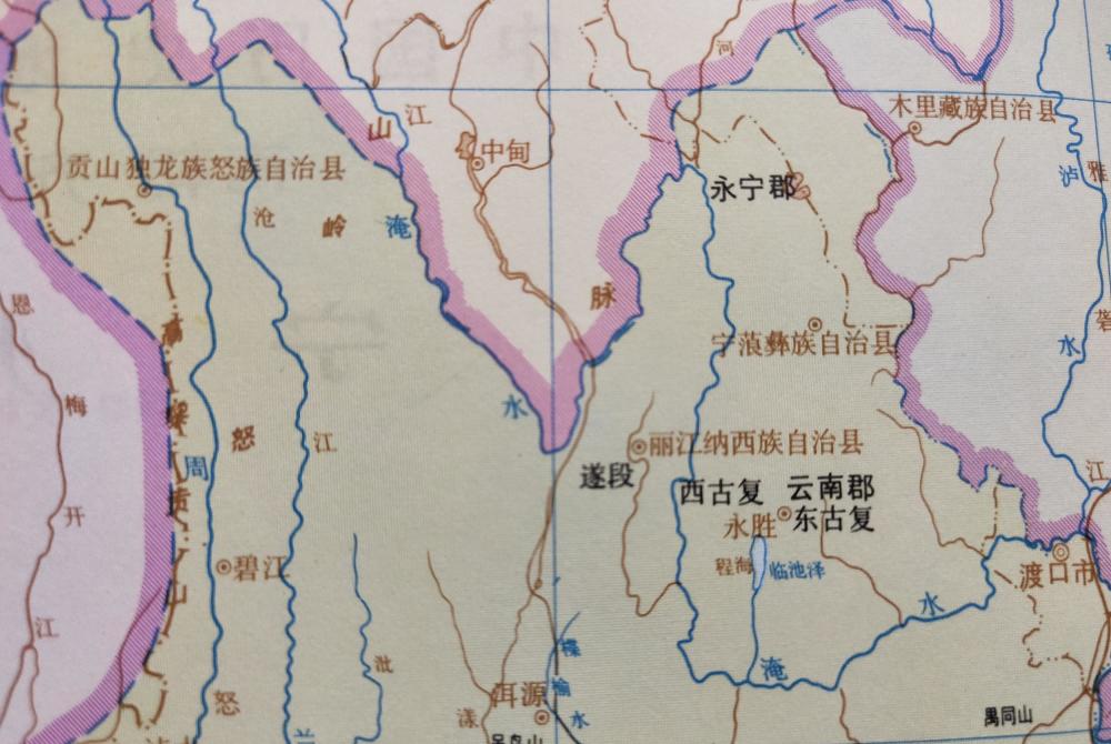 西晋宁州云南郡三国时,云南属实力相对弱小的蜀汉政权,丽江属益州刺史
