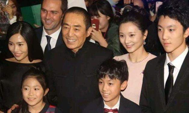 张末巩俐介入到父亲张艺谋的感情后她的生活发生了很大改变