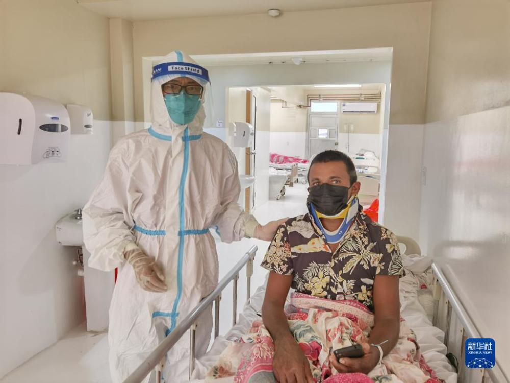通讯无惧风险中国援圭亚那医疗队成功救治感染新冠的颈椎脱位患者