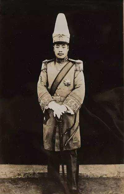 宋哲元在战场上屡立奇功,成为了冯玉祥麾下的五虎上将之一.