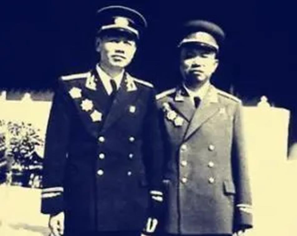 王宏坤上将(左)和王树声大将(右【深耕战争史,弘扬正能量,欢迎投稿