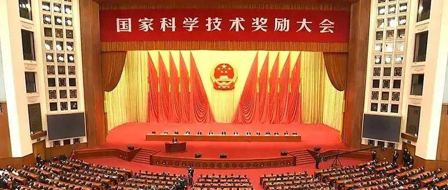 2021年11月,中 共中央,国 务 院在人民大会堂举行2020年度国家科学