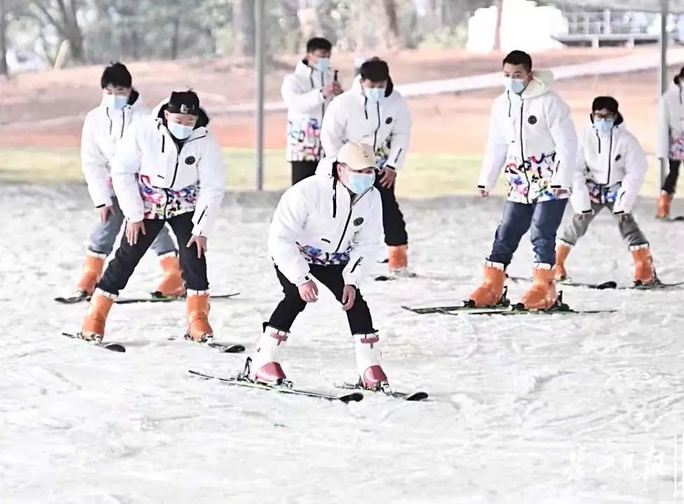 开业了位于武汉经开的四季滑雪场来袭