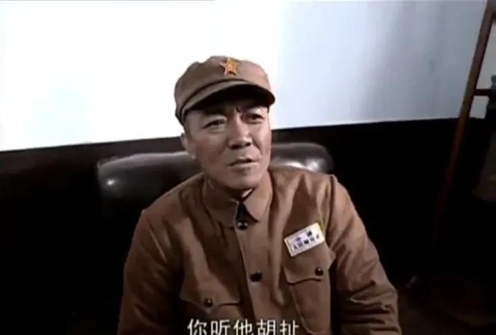 这就是李云龙,孔捷和丁伟入军校学习的背景,此三人可以说非常顽劣,一