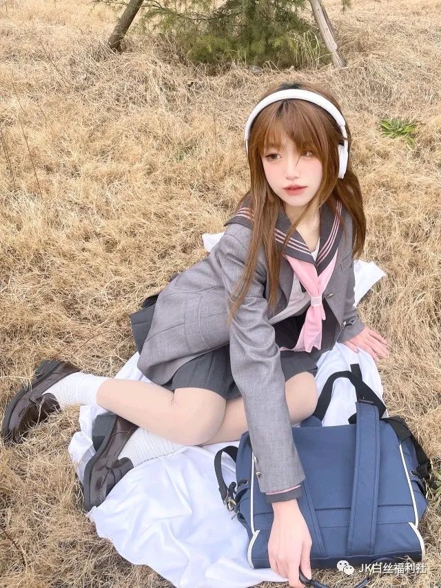 水手服加光腿神器爱是流不完的眼泪等不到的信息