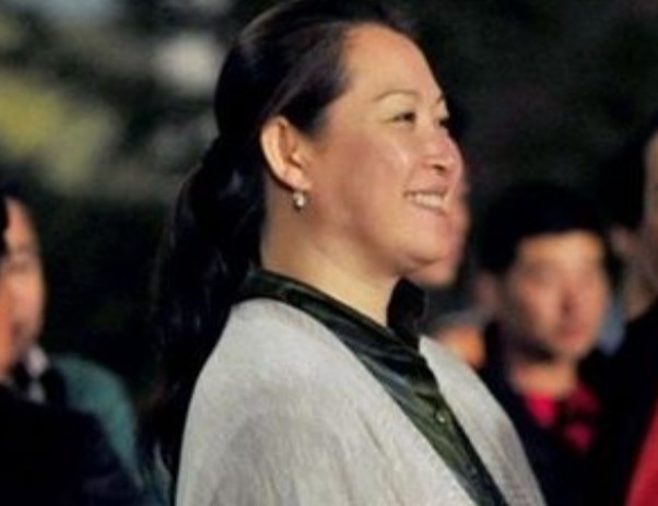 赵本山的大女儿赵玉芳父母虽然离婚但依然牵挂着彼此