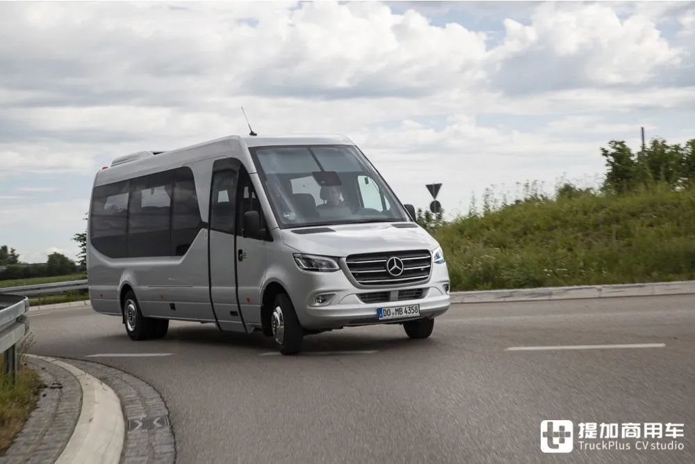 专注高端客运欧洲最舒适的小巴车型之一奔驰凌特travel75实拍