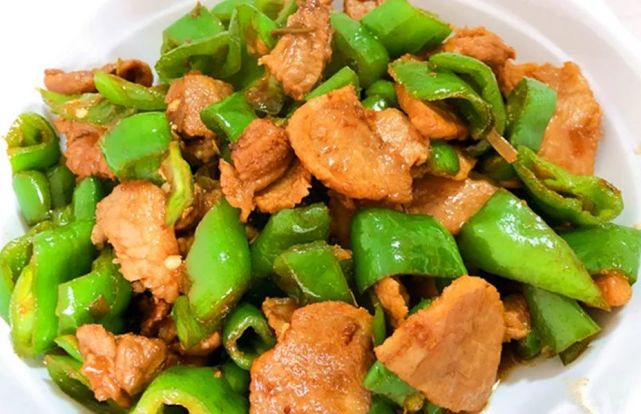 做辣椒炒肉,先炒肉还是先炒辣椒?顺序弄错,怪不得不好吃