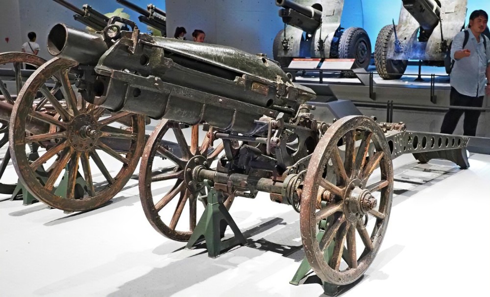 这门四一式75毫米山炮的,炮管长1.3米,是口径的18倍,全重只