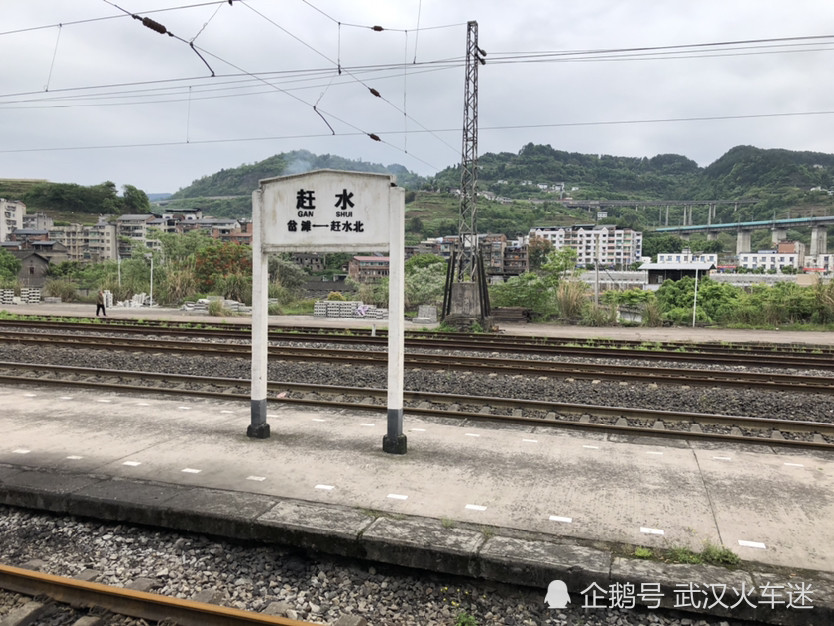赶水站,赶水镇是川黔铁路沿线的大镇,赶水站曾经每天也有不少客车停靠