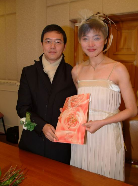 而且最幸运的是,张延的老公张锦程也是她作为主持人的身份结识的,只