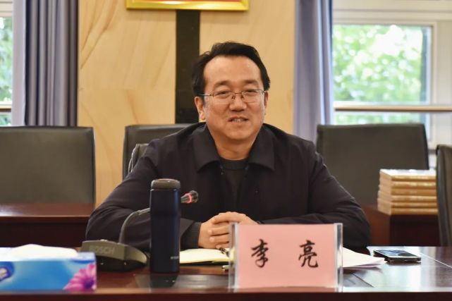 区委副书记,区长李亮,中信银行昆明分行党委书记,行长芮昌永出席签约