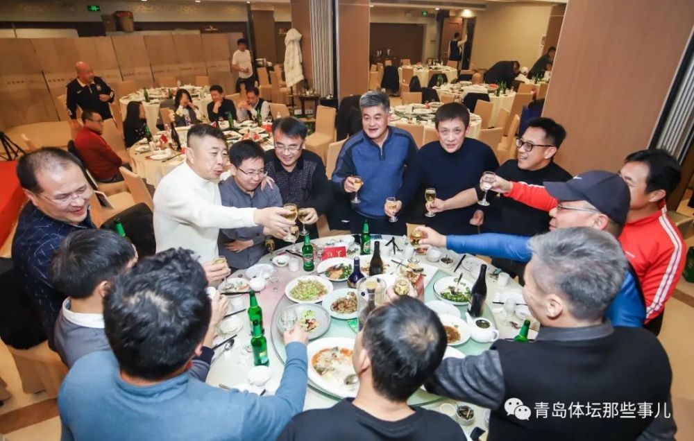 乔伟光出席,兰春萍主持,世纪阳光三连冠庆典堪称青岛