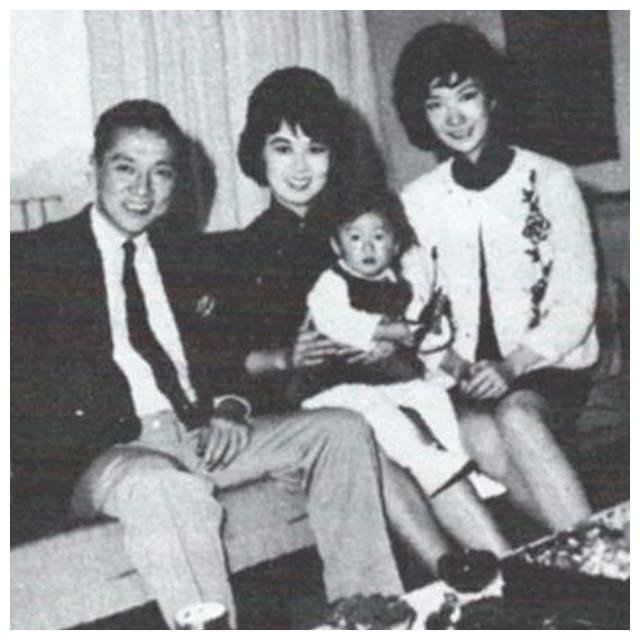 云南王龙云公子被美国驱逐出境娶香港当红影星为妻