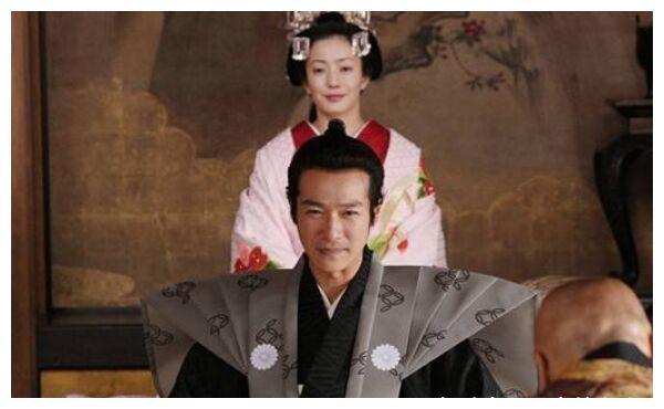 仲恭天皇是日本菊花王朝第85代天皇,第84代顺德天皇的长子,他出生时