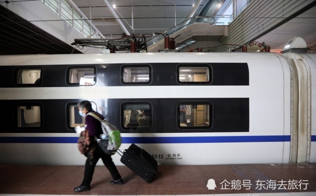 春运在路上,d904次列车由深圳北开往北京西,豪华动卧列车