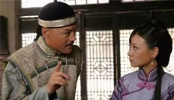 胡雪岩死前最后的智慧:让九姨太将寿衣一角撕下,交给