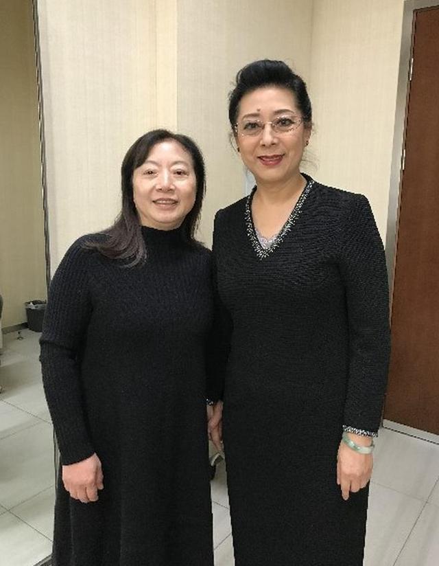 著名医学家吴秀芝女士和央视著名歌唱家关牧村老师亲切合影程莘农有了