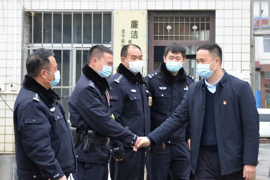 陈敬到赫章县公安局开展2022年春节走访慰问活动
