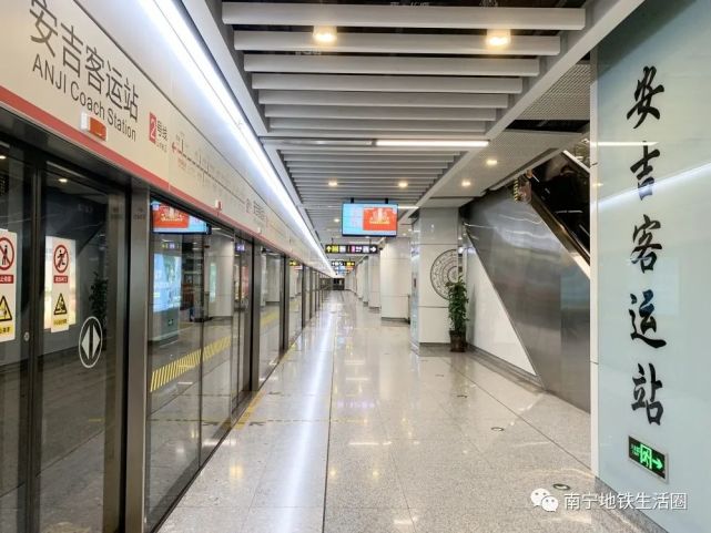 安吉客运站位于2号线南段的第2个站,安吉客运站也是2,3号线的换乘车站