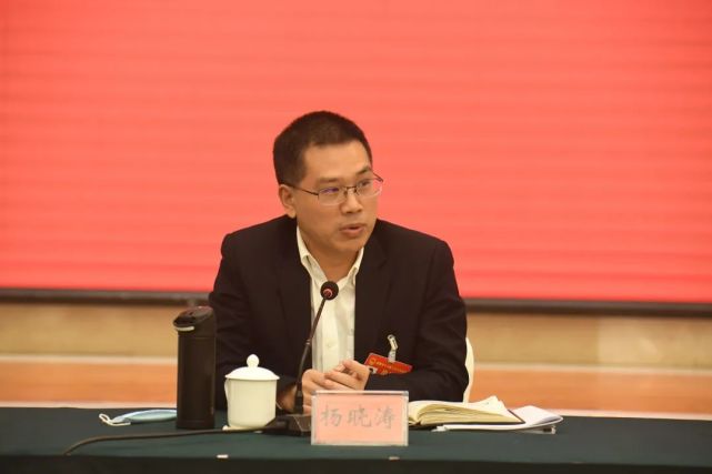 杨晓涛代表说,政府工作报告总结2021年工作全面客观,实事求是,对2022