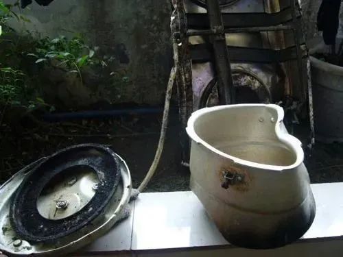 在波士顿爆炸案中,警方就推测:除了炸药,压力锅里还装了钉子和金属