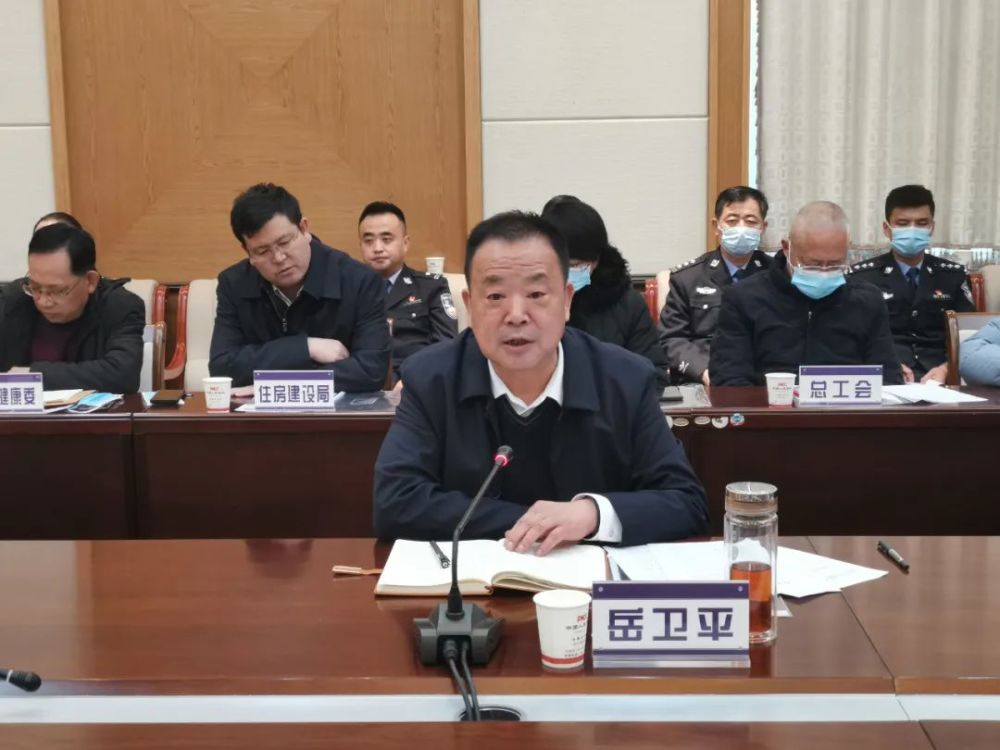 市长,市道安委主任岳卫平与各县区签订了道路交通安全隐患整治责任书