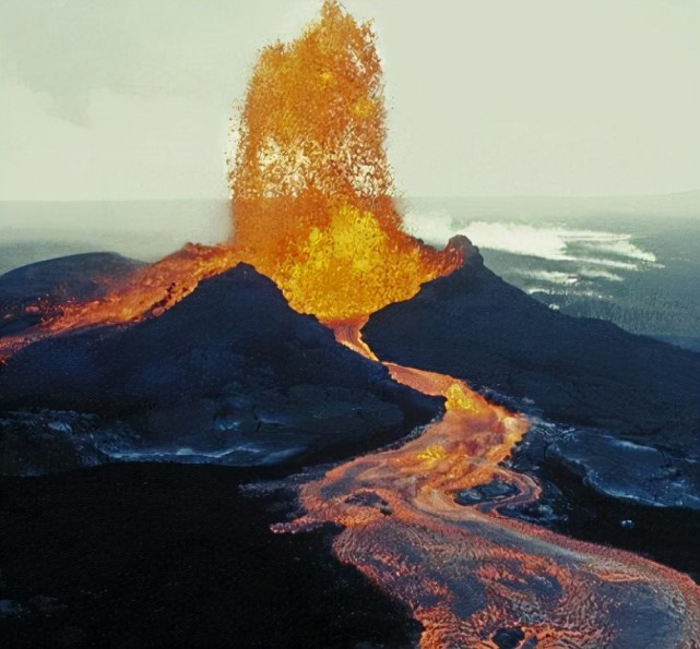 汤加火山喷发10天后,又发生4次地震,是下一次大喷发的