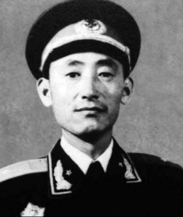 任职时间:1955年9月—1955年10月代理政 委:颜金生(少将)黄新廷(1913