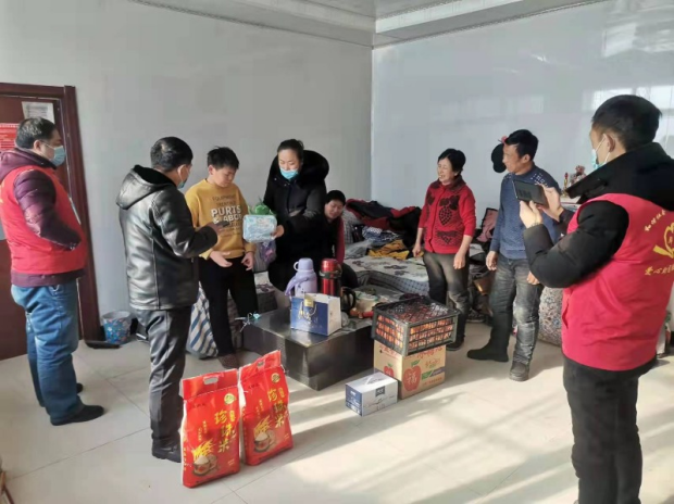 黑龙江拜泉县民政局关爱一老一小开展暖冬行动