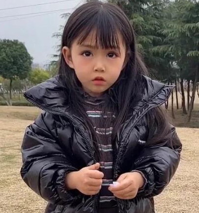但是蓝妮妮生来就患有一种奇怪的病症,被医生确诊为