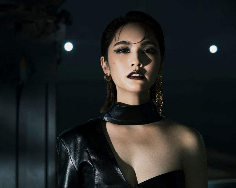 闪光的乐队杨丞琳暗黑系风格女王范十足杨坤唱功惊艳全网