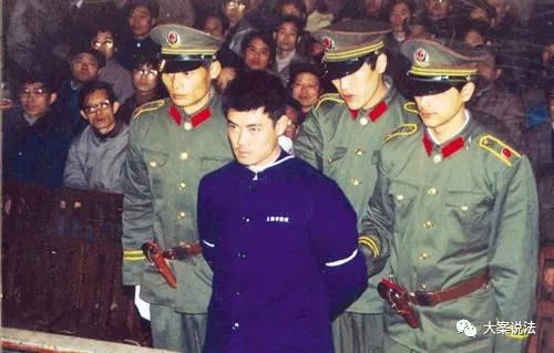 1991年讷河杀人案工人乱搞男女关系被开除杀42人藏尸家中地窖