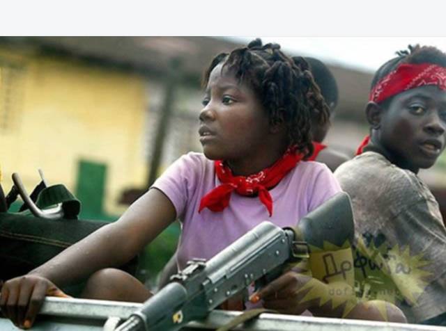 观看过一部真实反映非洲内战的电影《强尼疯狗》,影视中非洲的童子军